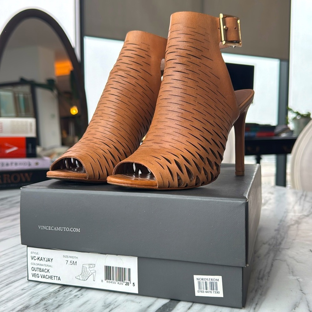 Vince Camuto VC KayJay Leather Heel 
Color: Outback Vachetta Size 7.5M